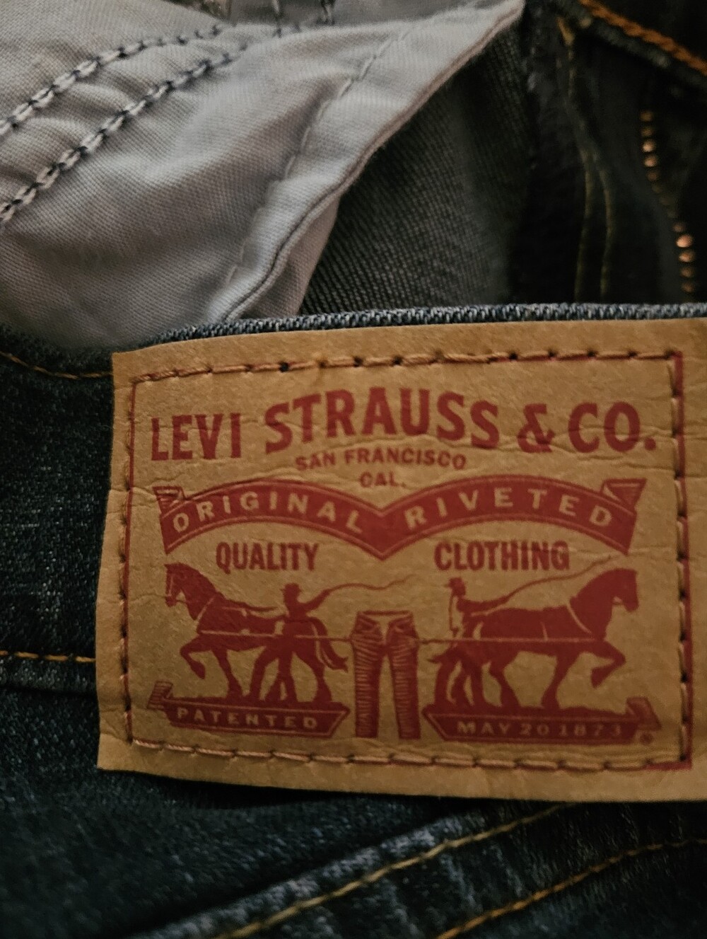 Levi's Women's Classic Boot Cut Stretchy Jeans - Blue Denim 30" Waist - Picture 3 of 7